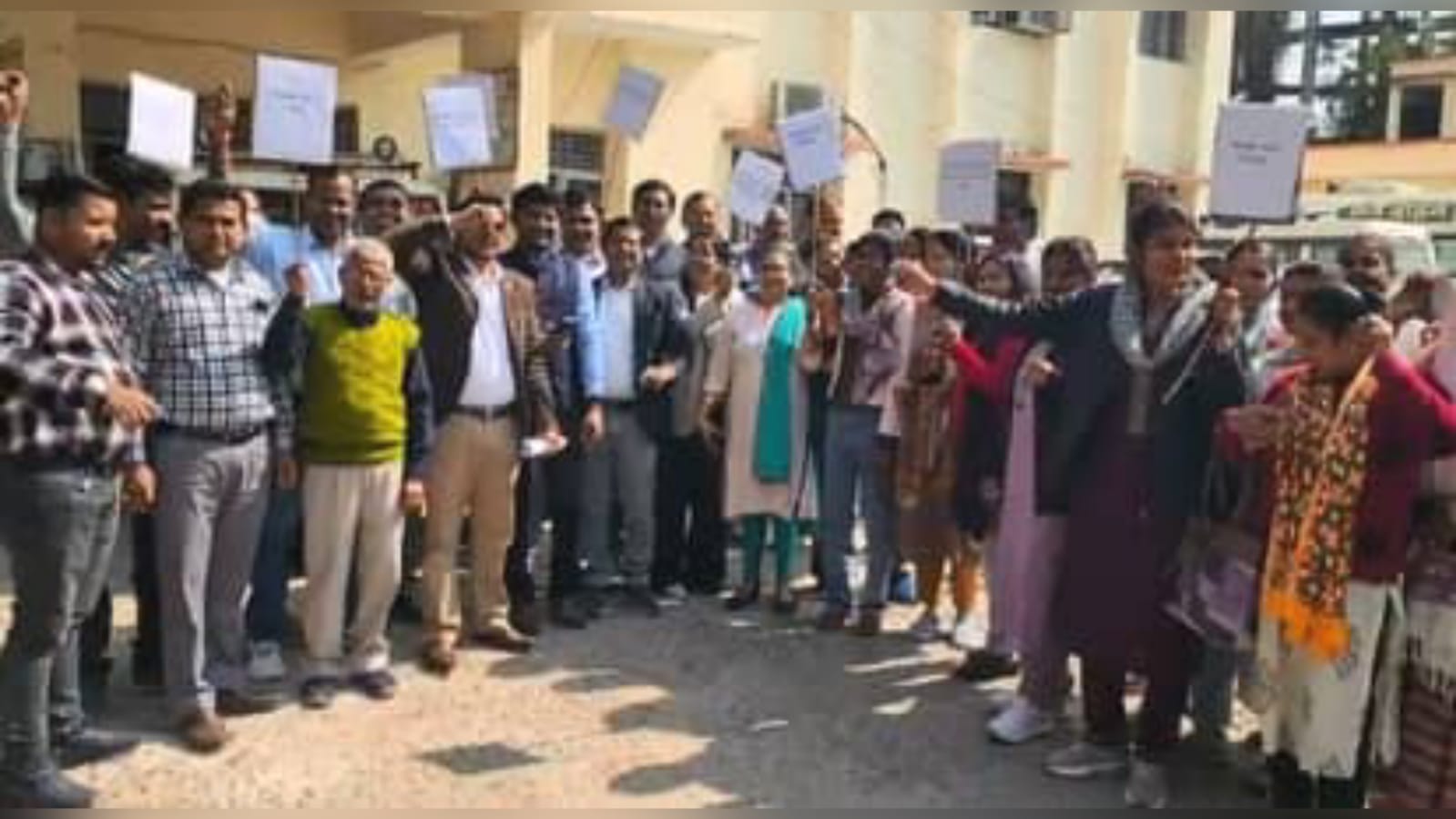 स्वास्थ्य व्यवस्था पर संकट ! वेतन नहीं तो काम नहीं, एनएचएम कर्मचारियों के ऐलान से हड़कंप